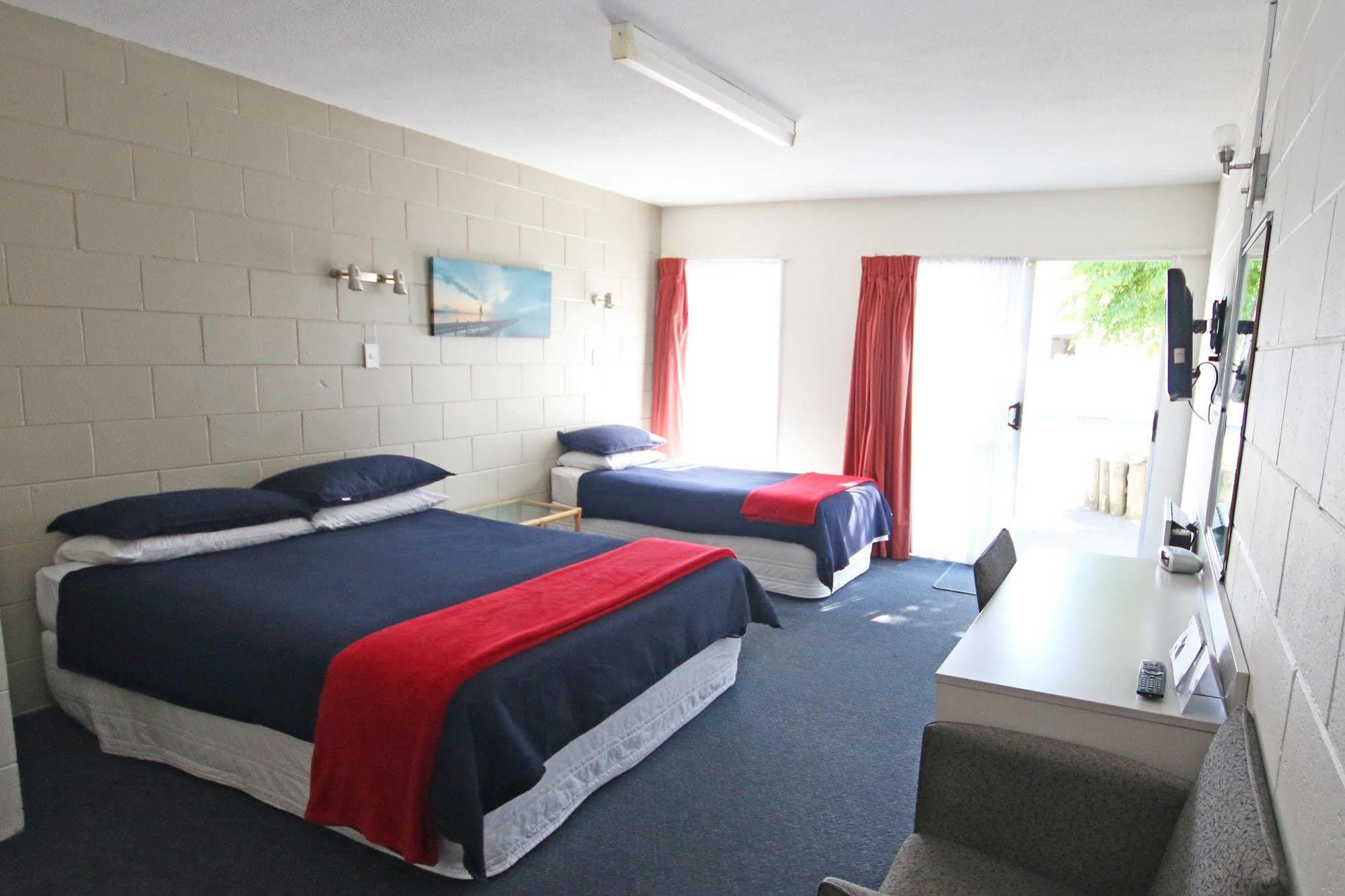Midway Pacifica Lodge Lower Hutt Exteriör bild